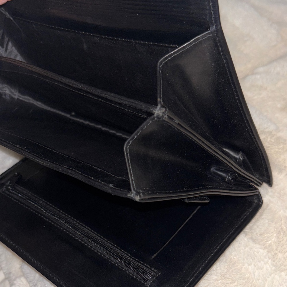 Elegant Black Leather Clutch with Gold Lock Y2K 2000 - Picture 12 of 14